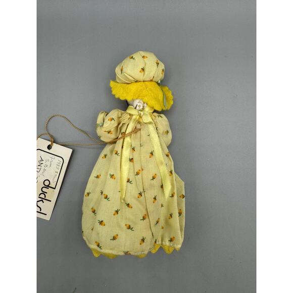 Just Ducky Ducks & Friends Doll Miss Muffet w/ Spider Ceramic Figurine 1980 VTG - Picture 3 of 7